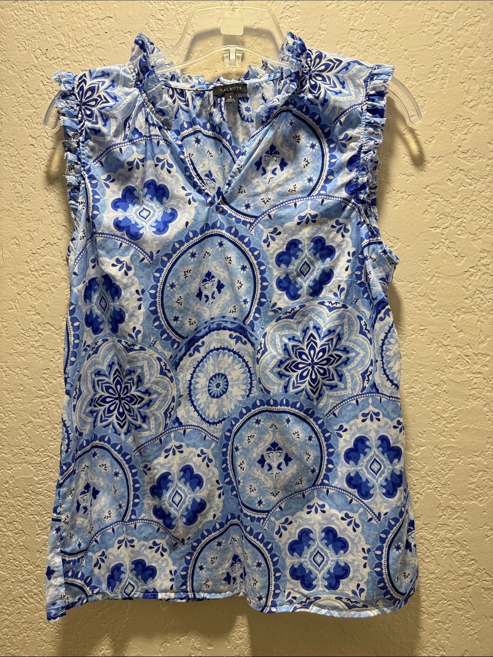 Talbots Women’s Small Blue White Medallion Print Sleeveless Ruffle Neck Blouse”